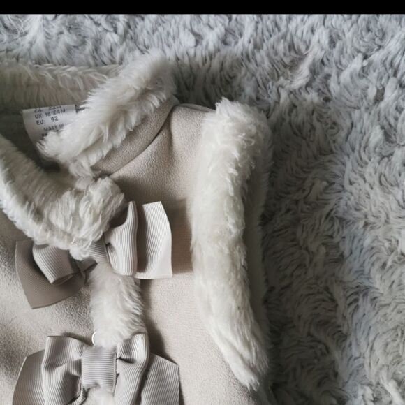 Maggie & Zoe faux fur vest with bows 24 m - Picture 2 of 5